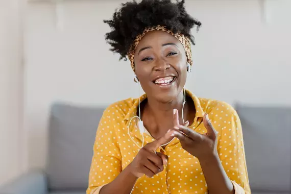 A woman explaining something to the camera